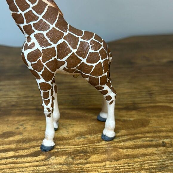 Vintage Schleich Germany Giraffe 2008 Collectible Animals Adult Male Eating - Picture 3 of 8